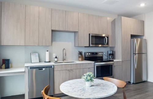 Lower Lawrenceville Apartamento | Cozysuites Modern 1BR Lawrenceville