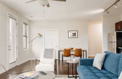Music Row Apartamento | Cozysuites Music Row Spacious 2BR Free Parking 55