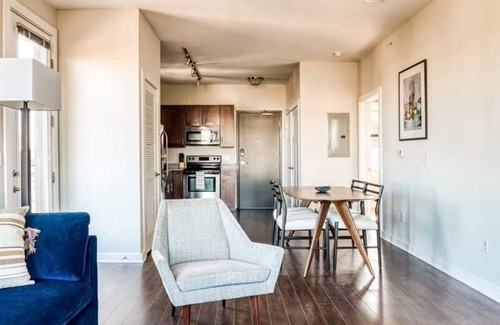 Music Row Apartamento | Cozysuites Music Row Spacious 2BR w Free Parking46