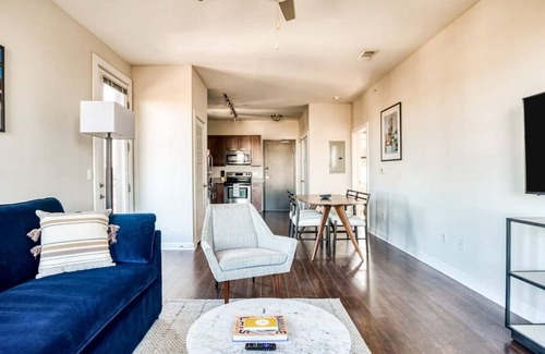 Music Row Apartamento | Cozysuites Music Row Spacious 2BR w Free Parking46