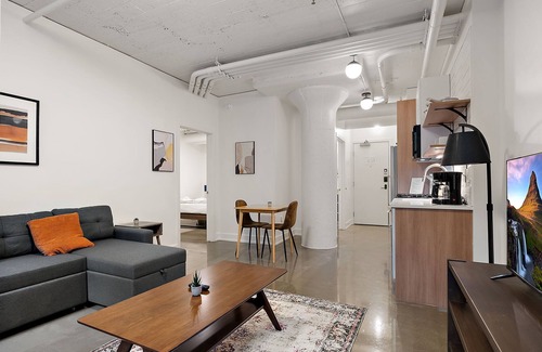 Warehouse District Apartamento | CozySuites NLG - Modern 1BR condo #02
