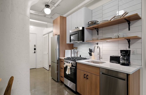Warehouse District Apartamento | CozySuites NLG - Modern 1BR condo #02