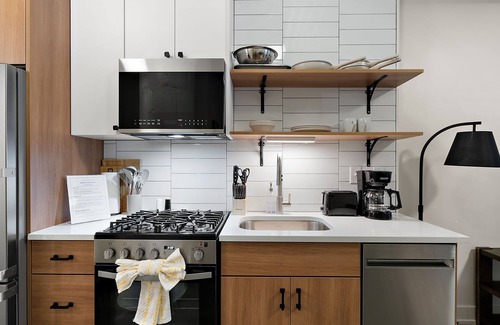 Warehouse District Apartamento | CozySuites NLG - Modern 1BR condo #02
