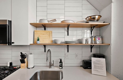 Warehouse District Apartamento | CozySuites NLG - Modern 1BR condo #07