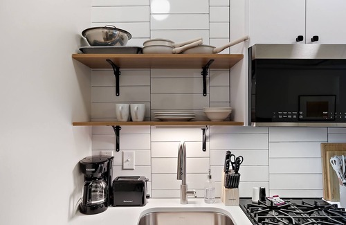 Warehouse District Apartamento | CozySuites NLG - Modern studio condo #17