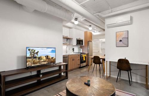 Warehouse District Apartamento | CozySuites NLG - Modern 1BR condo #01