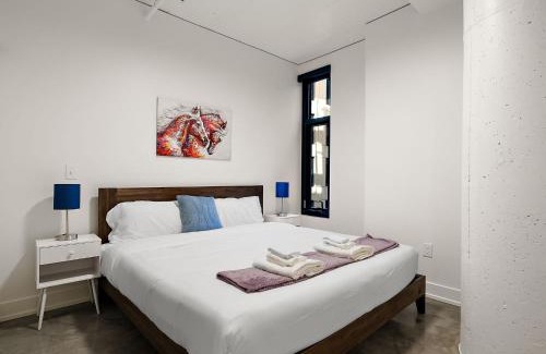 Warehouse District Apartamento | CozySuites NLG - Modern 1BR condo #01