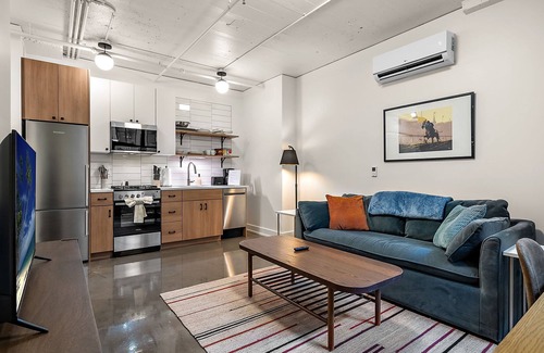 Warehouse District Apartamento | CozySuites NLG w/ pool, bowling alley, sauna #24