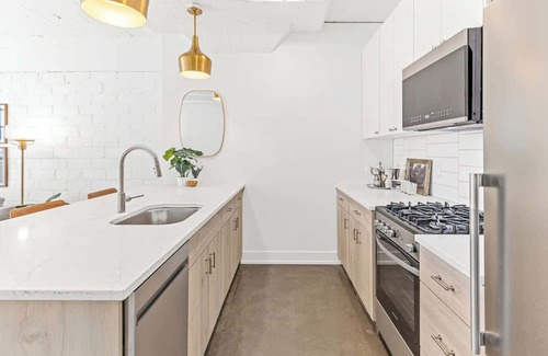 Warehouse District Apartamento | CozySuites NLG w/ pool, bowling alley, sauna #25
