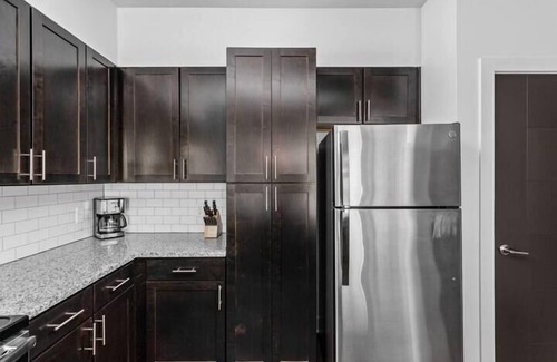 Indianapolis Apartamento | CozySuites Nora 3BR near Fashion Mall