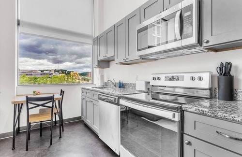 Cultural District Apartamento | CozySuites - Press House