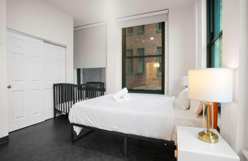 Cultural District Apartamento | CozySuites Stunning 1BR in Downtown Pitts 35