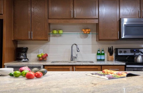Downtown Dallas Apartamento | CozySuites | TWO Classy 2BR Condo on Elm St.