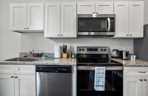 Cultural District Apartamento | CozySuites - William