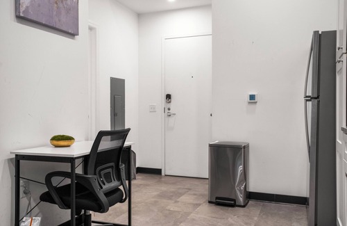 Cultural District Apartamento | CozySuites - William