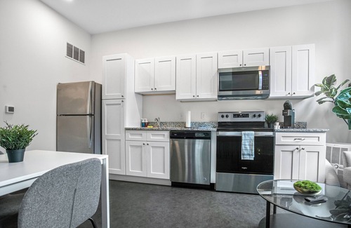 Cultural District Apartamento | CozySuites - William