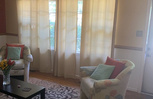 North Newport News Casa | Acogedora casa en alquiler en Denbigh