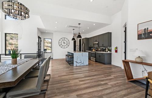 Hurricane Casa | CR 1582 - Luxurious Golf Haven - Pool & Spa - Stunning View
