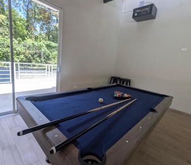 Cahuita Casa | CR Caribbean Blue House - Modern style 100 WiFi