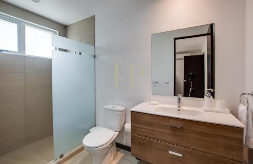 Santa Ana Apartamento | CR MARIPOSA RENTALS Luxurious Apartment in Lindora
