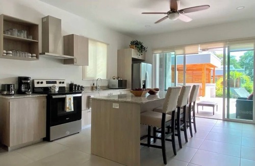 Tambor Casa | Coco Cabana! Saltwater Pool + 1min Walk to Beach
