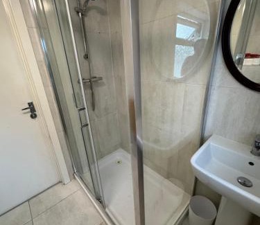 Broad Green Apartamento | CR0 Midhurst Serviced Accommodation