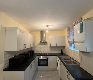 Broad Green Apartamento | CR0 Midhurst Serviced Accommodation