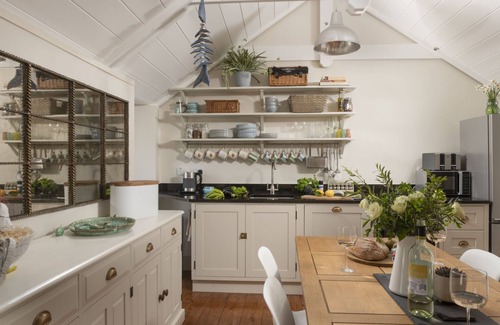 Mousehole Cabaña | Crab Cottage - a cottage that sleeps 2 guests in 1 bedroom