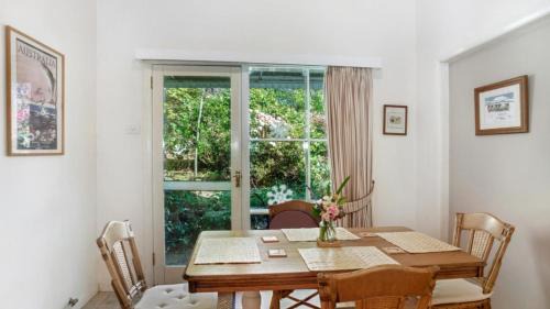 Wentworth Falls Casa | Crabapple Southside Mountain Cottage Pet Friendly