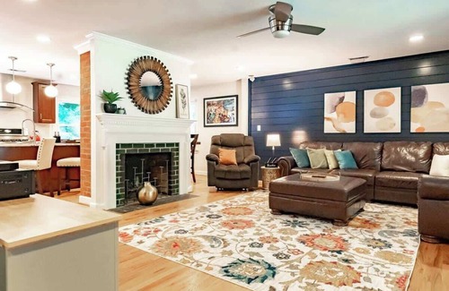 Northwest Raleigh Casa | Crabtree Valley Retreat - Lenovo Center, RDU, UNC Rex