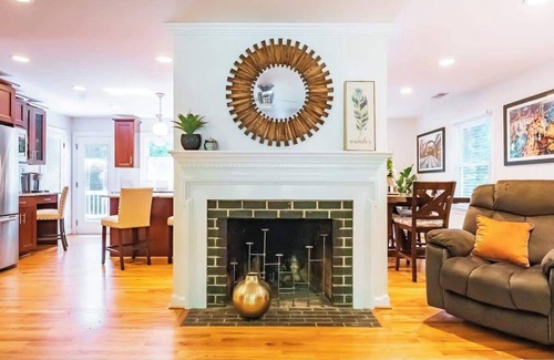 Northwest Raleigh Casa | Crabtree Valley Retreat - Lenovo Center, RDU, UNC Rex
