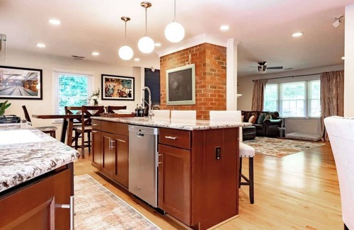 Northwest Raleigh Casa | Crabtree Valley Retreat - Lenovo Center, RDU, UNC Rex