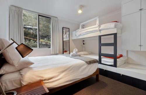 Thredbo Casa | Crackenback Castle free standing chalet with fire place