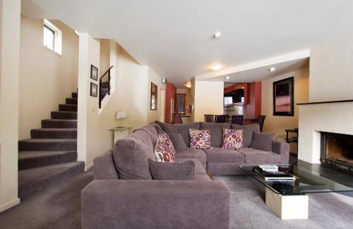 Thredbo Casa | Crackenback Castle free standing chalet with fire place