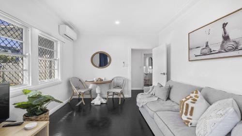 Coffs Harbour Casa | Crackers - Pet Friendly, Jetty Location, Walk to Restaurants