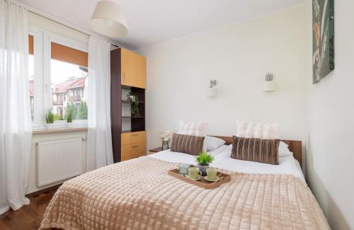 Lagiewniki Apartamento | Cracow Verdant Apartment with Parking by Noclegi Renters