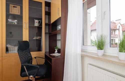 Lagiewniki Apartamento | Cracow Verdant Apartment with Parking by Noclegi Renters