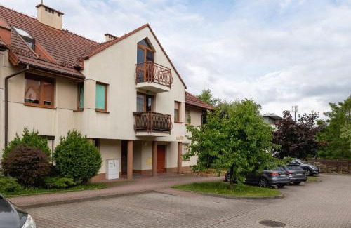 Lagiewniki Apartamento | Cracow Verdant Apartment with Parking by Noclegi Renters