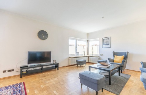 Lunden Apartamento | Craftsman apartment F47: 4 bedrooms, with parking, W-LAN, kitchen, bathroom