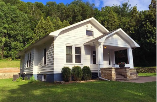 Littleport Casa | Craftsman Cottage minutes from the Mississippi River.