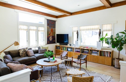 Ojai Casa | Artesano decorado eclécticamente debajo de las montañas Topa Topa