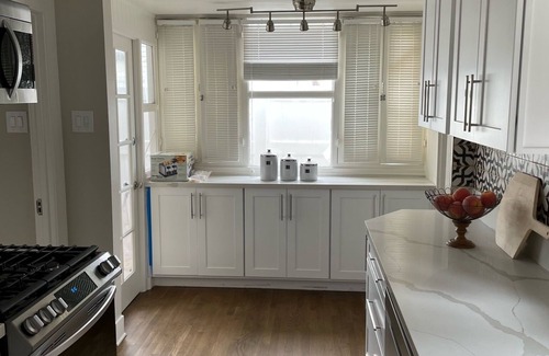 Belmont Heights Casa | Craftsman house 500 yards to beach and short walk to many restaurants