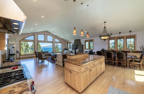 South Shore Cabina | Craftsman's Lakeview paradise in Lake Tahoe -- 4 Bedrooms Luxury Home