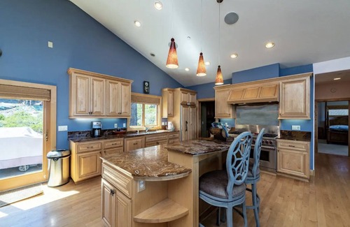 South Shore Cabina | Craftsman's Lakeview paradise in Lake Tahoe -- 4 Bedrooms Luxury Home