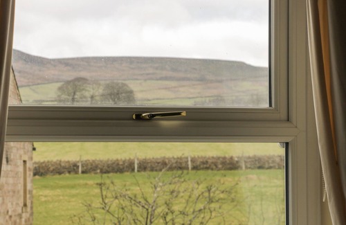 Embsay Cabaña | CRAG VIEW COTTAGE, pet friendly, character holiday cottage in Embsay