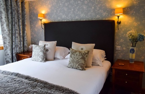 Pitlochry Casa | Craigmhor Lodge & Courtyard