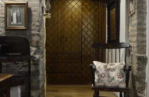 Alona Casa | Crambero Suites