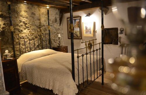 Alona Casa | Crambero Suites