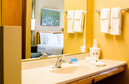 Tomah Hotel | Cranberry Country Lodge