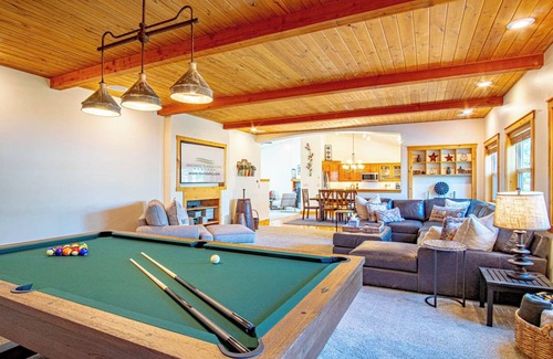 Hailey Casa | Cranbrook Cottage - Family Home + Hot Tub + Pool Table